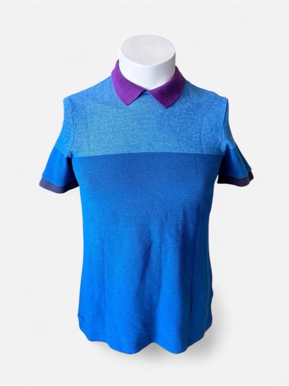Lacoste Women's Polo Shirt back button details
Size 38 Women's Medium